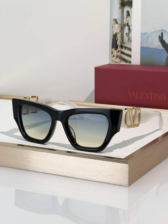 Picture of Valentino Sunglasses _SKUfw72187702fw
